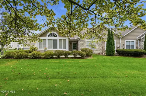 2279 Whispering Pines Dr, Toledo, OH 43617
