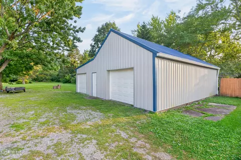 Exterior - 1040 E 2nd St, Ottawa, OH 45875 photo 3 of 7