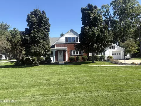 710 Fairview Ave, Bowling Green, OH 43402