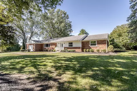 3838 Albon Rd, Monclova, OH 43542