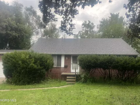 6010 Summit St, Sylvania, OH 43560