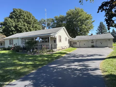 19300 Luckey Rd, Pemberville, OH 43450