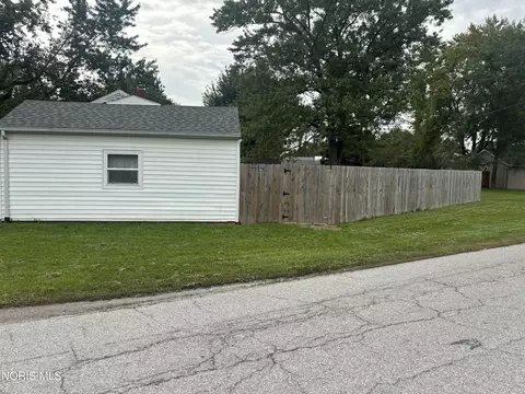 Exterior - 772 N Walnut St, Paulding, OH 45879 photo 4 of 5