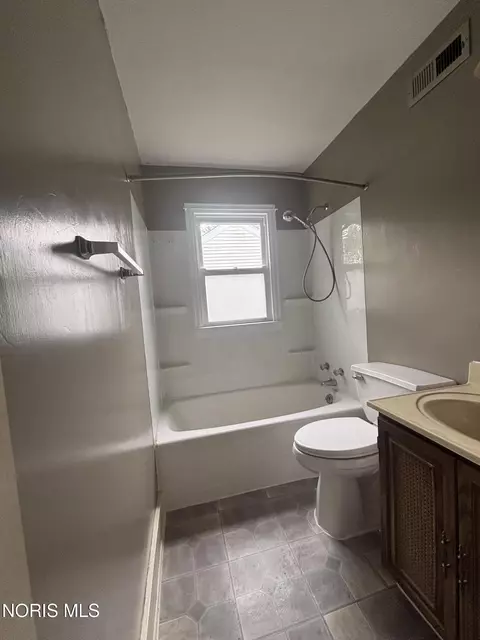 Bath - 772 N Walnut St, Paulding, OH 45879 photo 1 of 1
