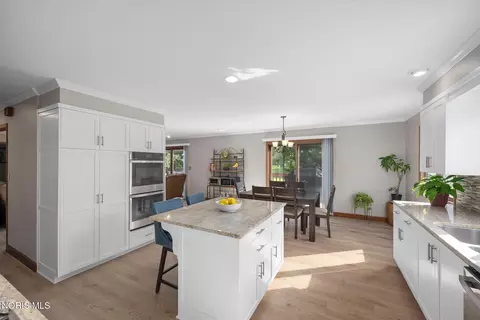 Kitchen - 3903 Deerpath Dr, Sandusky, OH 44870 photo 8 of 10