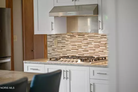 Kitchen - 3903 Deerpath Dr, Sandusky, OH 44870 photo 10 of 10