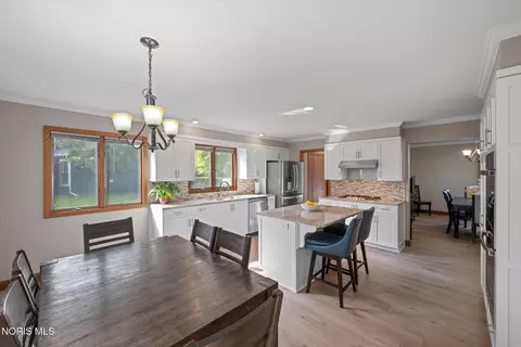 Kitchen - 3903 Deerpath Dr, Sandusky, OH 44870 photo 6 of 10