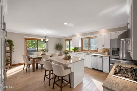 Kitchen - 3903 Deerpath Dr, Sandusky, OH 44870 photo 3 of 10