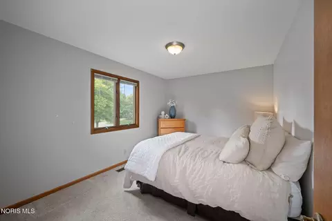 Bedroom - 3903 Deerpath Dr, Sandusky, OH 44870 photo 9 of 14