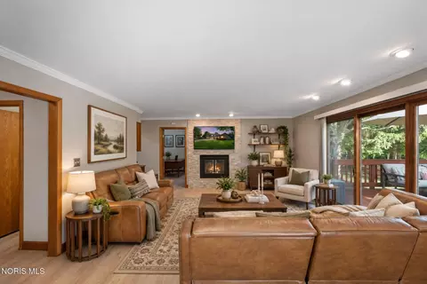 Living - 3903 Deerpath Dr, Sandusky, OH 44870 photo 1 of 3