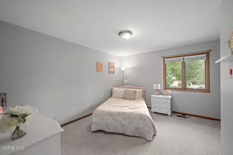 Bedroom - 3903 Deerpath Dr, Sandusky, OH 44870 photo 8 of 14