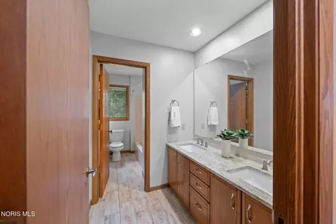 Bath - 3903 Deerpath Dr, Sandusky, OH 44870 photo 3 of 3