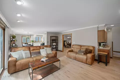 Living - 3903 Deerpath Dr, Sandusky, OH 44870 photo 3 of 3
