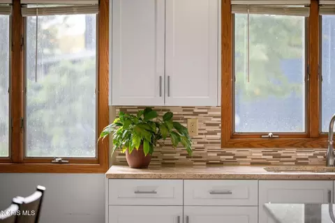 Kitchen - 3903 Deerpath Dr, Sandusky, OH 44870 photo 2 of 10