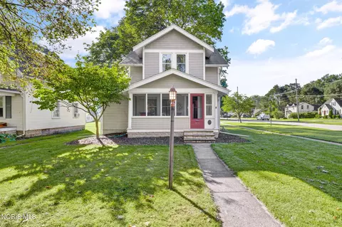 242 W 7th St, Perrysburg, OH 43551