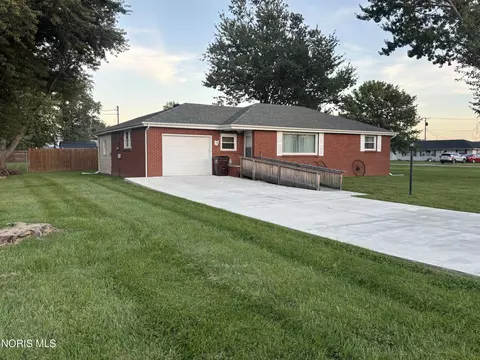 1796 Greenhouse Ave, Defiance, OH 43512