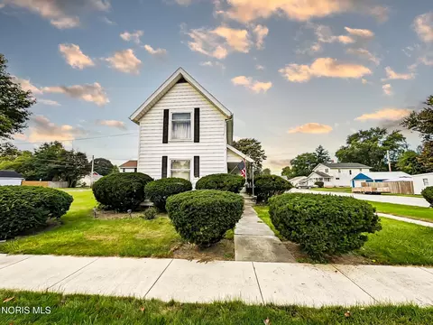 799 S Wood St, Fostoria, OH 44830