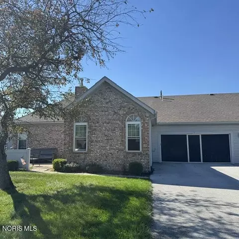 74 Stonegate Cir, Bowling Green, OH 43402