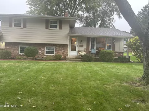 1962 Oaklawn Dr, Toledo, OH 43614