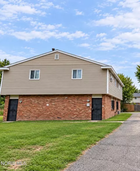 2211 Hickory St, Toledo, OH 43605