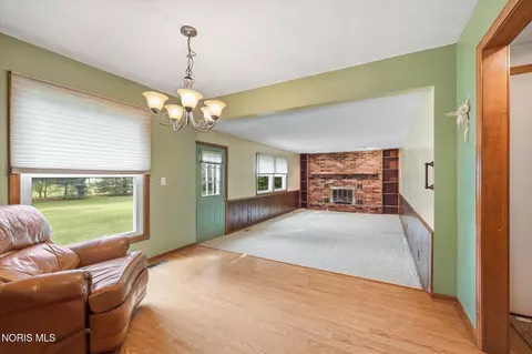 5449 Mitchaw Rd, Sylvania, OH 43560