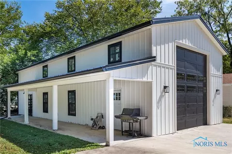 933 Mulberry St, Perrysburg, OH 43551