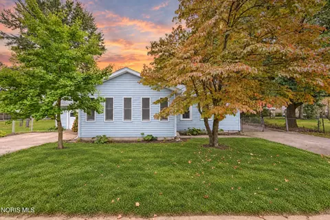 7043 Dunn Dr, Holland, OH 43528