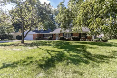 5935 Winding Dr, Sylvania, OH 43560