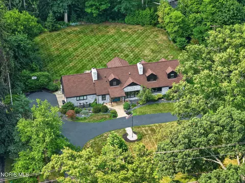 4545 Indian Rd, Ottawa Hills, OH 43615