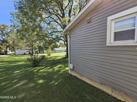 Exterior - 567 N 8th St, Upper Sandusky, OH 43351 photo 9 of 10