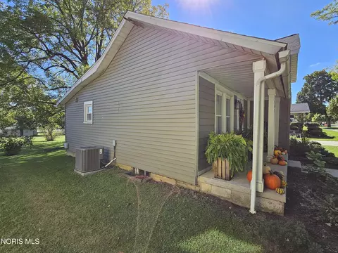 Exterior - 567 N 8th St, Upper Sandusky, OH 43351 photo 10 of 10