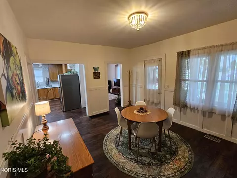 Dining - 567 N 8th St, Upper Sandusky, OH 43351 photo 1 of 3