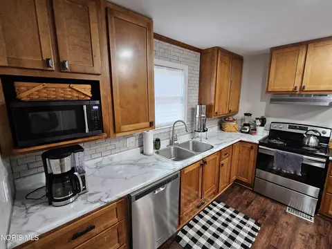 Kitchen - 567 N 8th St, Upper Sandusky, OH 43351 photo 2 of 3