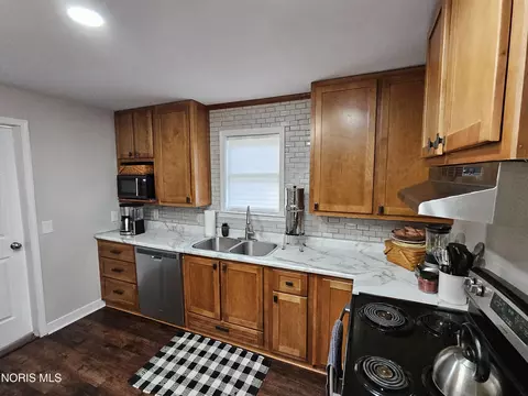 Kitchen - 567 N 8th St, Upper Sandusky, OH 43351 photo 1 of 3