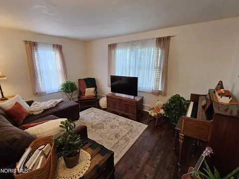 Living - 567 N 8th St, Upper Sandusky, OH 43351 photo 1 of 2