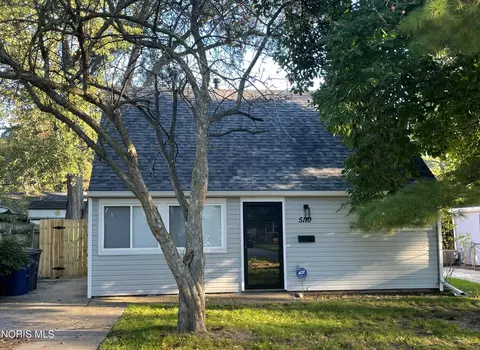 5110 Golden Rd, Toledo, OH 43615