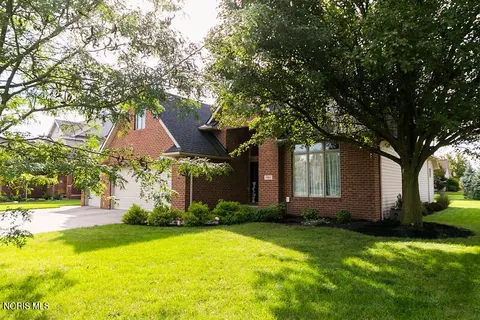 15871 Forest Lake Dr, Findlay, OH 45840