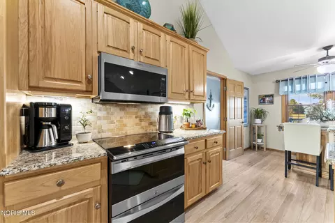 Kitchen - 23959 W Walbridge Rd, Curtice, OH 43412 photo 3 of 4
