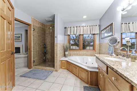 Bath - 23959 W Walbridge Rd, Curtice, OH 43412 photo 7 of 7