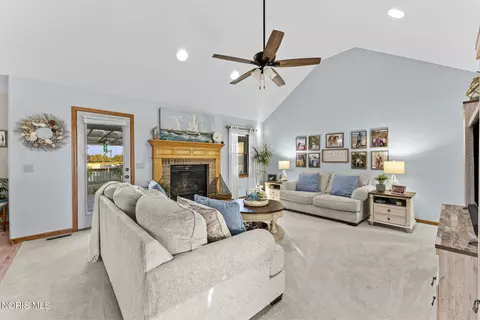 Living - 23959 W Walbridge Rd, Curtice, OH 43412 photo 1 of 4