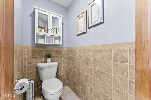 Bath - 23959 W Walbridge Rd, Curtice, OH 43412 photo 3 of 7