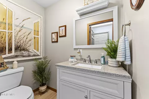 Bath - 23959 W Walbridge Rd, Curtice, OH 43412 photo 1 of 7