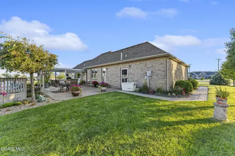Exterior - 23959 W Walbridge Rd, Curtice, OH 43412 photo 2 of 10