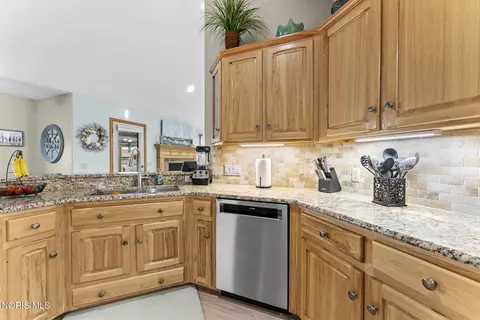 Kitchen - 23959 W Walbridge Rd, Curtice, OH 43412 photo 4 of 4