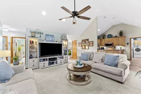 Living - 23959 W Walbridge Rd, Curtice, OH 43412 photo 3 of 4