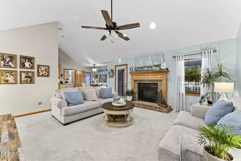 Living - 23959 W Walbridge Rd, Curtice, OH 43412 photo 2 of 4