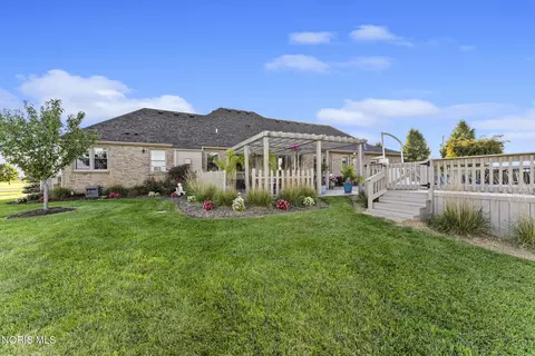 Exterior - 23959 W Walbridge Rd, Curtice, OH 43412 photo 5 of 10