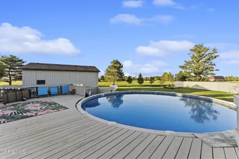 Exterior - 23959 W Walbridge Rd, Curtice, OH 43412 photo 6 of 10