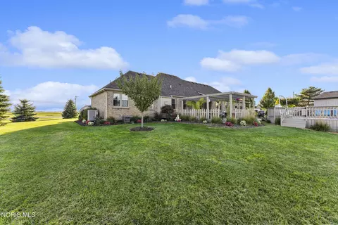 Exterior - 23959 W Walbridge Rd, Curtice, OH 43412 photo 3 of 10