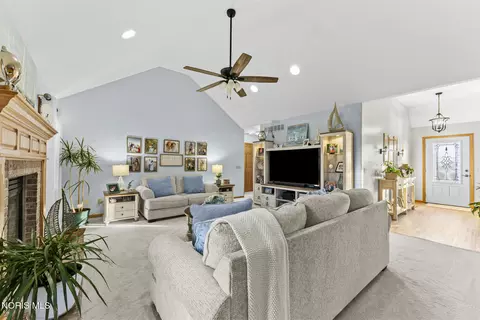 Living - 23959 W Walbridge Rd, Curtice, OH 43412 photo 4 of 4